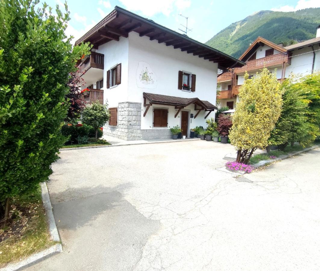 Appartamento Con Giardino Carisolo Exteriér fotografie