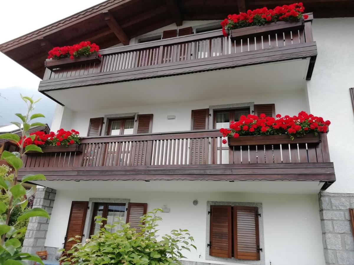 Appartamento Con Giardino Carisolo Exteriér fotografie